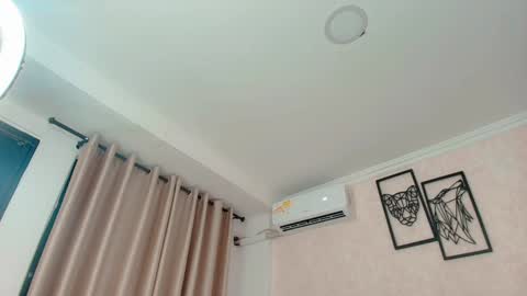 Snapshot of littlemolly_pregnant chatting on 02.05.25 Sarahs Room online show from 02.05.25