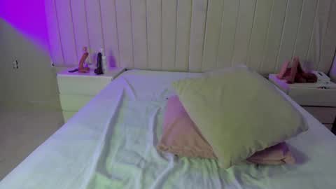 im olivia IG littleolivia01 online show from 01.10.26