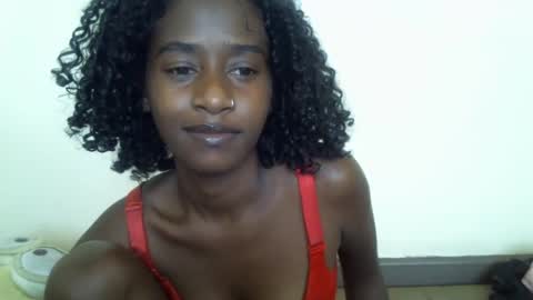 Snapshot of littlesandie chatting on 01.08.25 littlesandie online show from 01.08.25