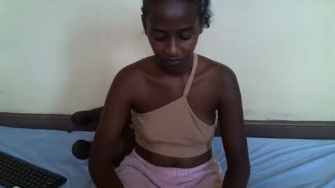 Snapshot of littlesandie chatting on 02.17.25 littlesandie online show from 02.17.25