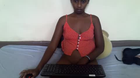 Snapshot of littlesandie chatting on 02.21.25 littlesandie online show from 02.21.25