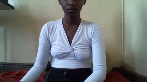 Snapshot of littlesandie chatting on 03.05.25 littlesandie online show from 03.05.25