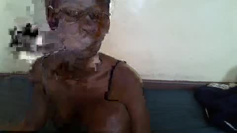 Snapshot of littlesandie chatting on 03.06.25 littlesandie online show from 03.06.25