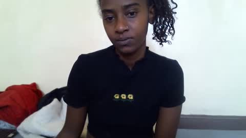 Snapshot of littlesandie chatting on 09.29.25 littlesandie online show from 09.29.25