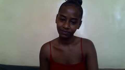 Snapshot of littlesandie chatting on 10.07.25 littlesandie online show from 10.07.25