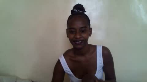 Snapshot of littlesandie chatting on 11.12.25 littlesandie online show from 11.12.25