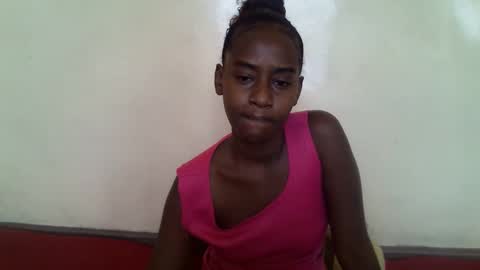 Snapshot of littlesandie chatting on 11.20.25 littlesandie online show from 11.20.25