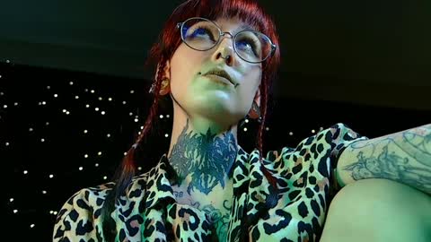 Niki  free tg channel with some photos gifs and info about streams  online show from 12.24.24