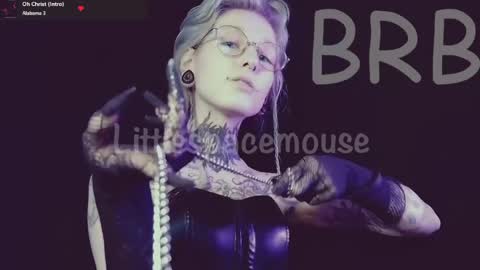 Niki  free tg channel with some photos gifs and info about streams  online show from 04.17.26