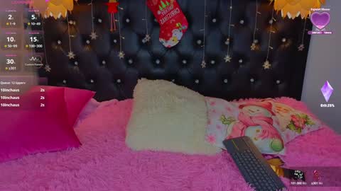 Snapshot of littlevixen18 chatting on 12.18.24 littlevixen18 online show from 12.18.24