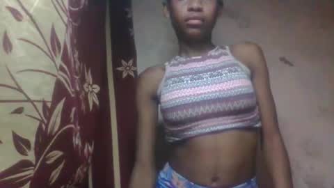 Snapshot of littleyanah chatting on 09.08.25 yanah online show from 09.08.25