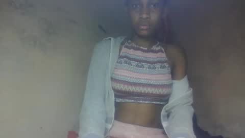 Snapshot of littleyanah chatting on 09.10.25 yanah online show from 09.10.25