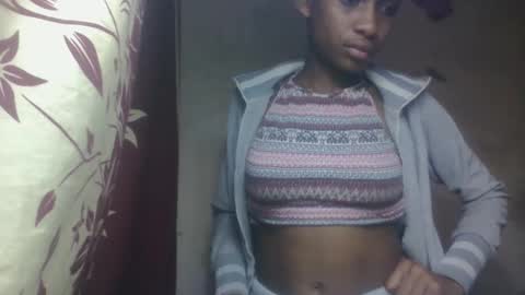 Snapshot of littleyanah chatting on 09.11.25 yanah online show from 09.11.25