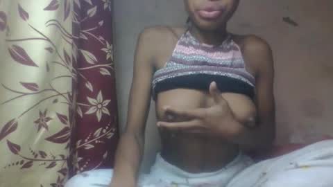 Snapshot of littleyanah chatting on 09.12.25 yanah online show from 09.12.25