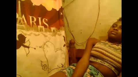 Snapshot of littleyanah chatting on 09.19.25 yanah online show from 09.19.25