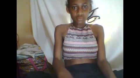 Snapshot of littleyanah chatting on 09.22.25 yanah online show from 09.22.25