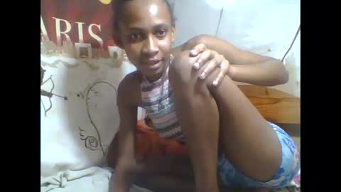 Snapshot of littleyanah chatting on 09.25.25 yanah online show from 09.25.25