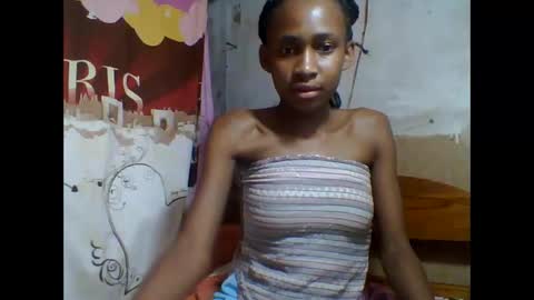 Snapshot of littleyanah chatting on 09.29.25 yanah online show from 09.29.25