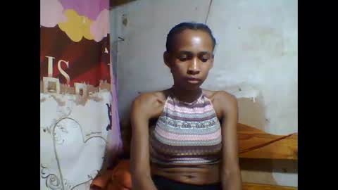 Snapshot of littleyanah chatting on 10.01.25 yanah online show from 10.01.25