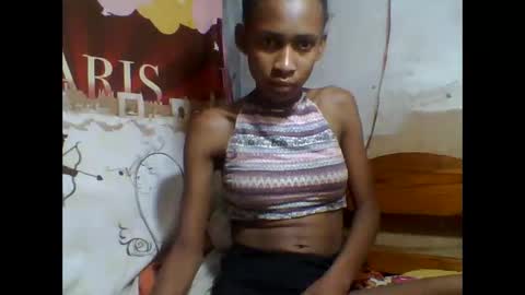 Snapshot of littleyanah chatting on 10.02.25 yanah online show from 10.02.25