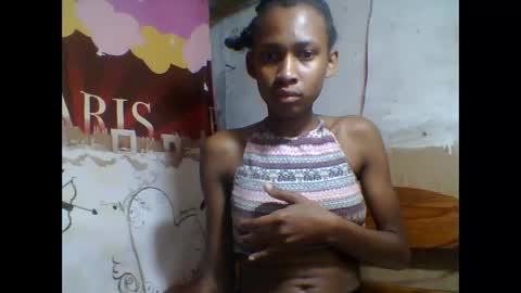 Snapshot of littleyanah chatting on 10.03.25 yanah online show from 10.03.25