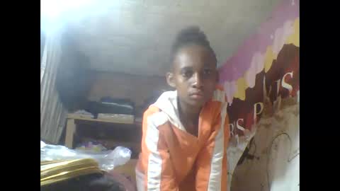 Snapshot of littleyanah chatting on 10.05.25 yanah online show from 10.05.25