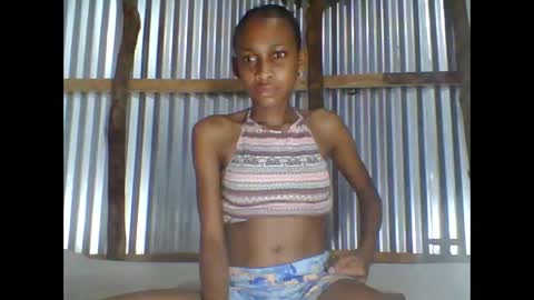 Snapshot of littleyanah chatting on 11.03.25 yanah online show from 11.03.25