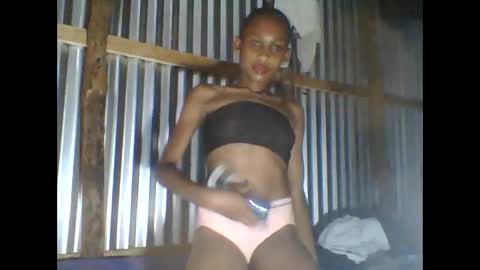 Snapshot of littleyanah chatting on 11.22.25 yanah online show from 11.22.25