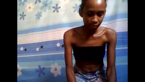 Snapshot of littleyanah chatting on 11.24.25 yanah online show from 11.24.25