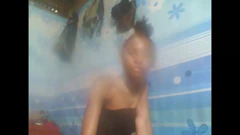 Snapshot of littleyanah chatting on 12.20.25 yanah online show from 12.20.25