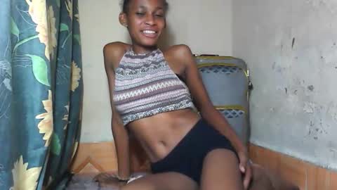 Snapshot of littleyanah chatting on 01.06.26 yanah online show from 01.06.26