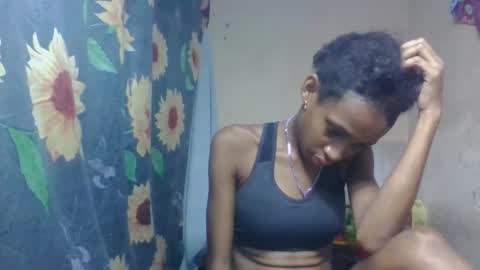 Snapshot of littleyanah chatting on 03.11.26 yanah online show from 03.11.26