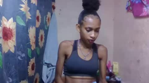 Snapshot of littleyanah chatting on 03.12.26 yanah online show from 03.12.26