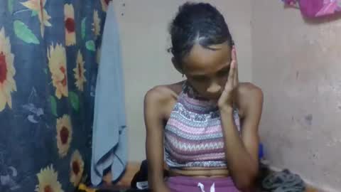 Snapshot of littleyanah chatting on 04.01.26 yanah online show from 04.01.26