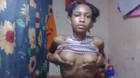 Snapshot of littleyanah chatting on 04.05.26 yanah online show from 04.05.26