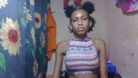 Snapshot of littleyanah chatting on 04.06.26 yanah online show from 04.06.26