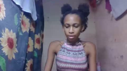 Snapshot of littleyanah chatting on 04.08.26 yanah online show from 04.08.26