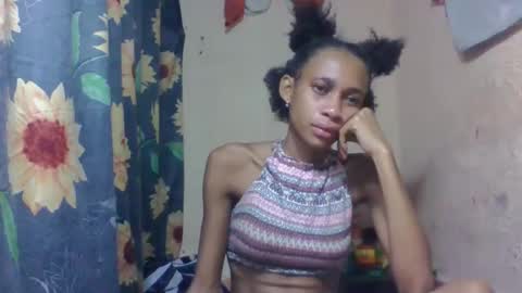 Snapshot of littleyanah chatting on 04.08.26 yanah online show from 04.08.26