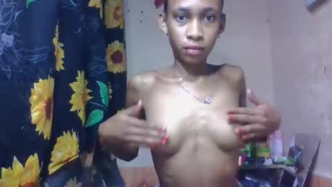 Snapshot of littleyanah chatting on 04.10.26 yanah online show from 04.10.26