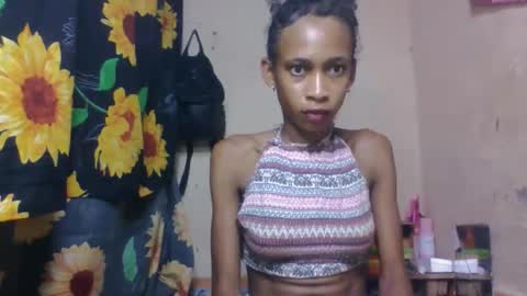 Snapshot of littleyanah chatting on 04.12.26 yanah online show from 04.12.26