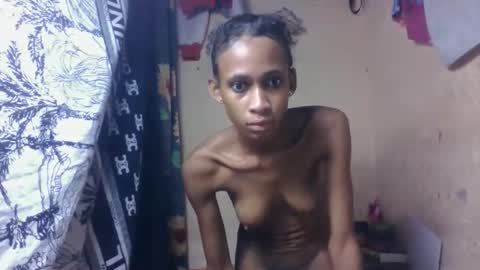 Snapshot of littleyanah chatting on 04.12.26 yanah online show from 04.12.26