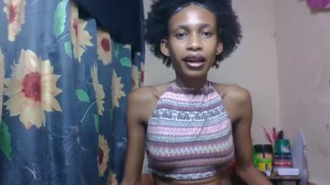 Snapshot of littleyanah chatting on 04.15.26 yanah online show from 04.15.26