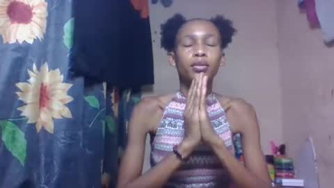 Snapshot of littleyanah chatting on 04.16.26 yanah online show from 04.16.26