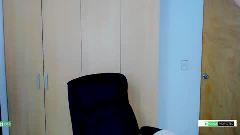 Snapshot of littlezhalem chatting on 11.24.25 littlezhalem online show from 11.24.25