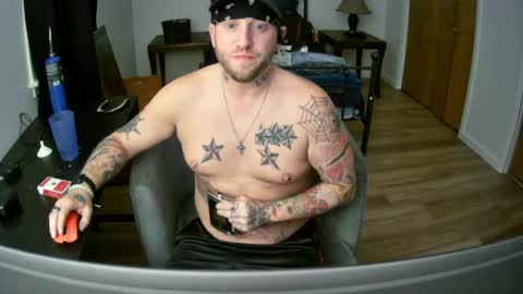 Snapshot of livingpuddle chatting on 04.21.26 livingpuddle online show from 04.21.26