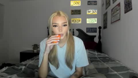 Snapshot of livvywinters chatting on 04.16.26 Livvy online show from 04.16.26