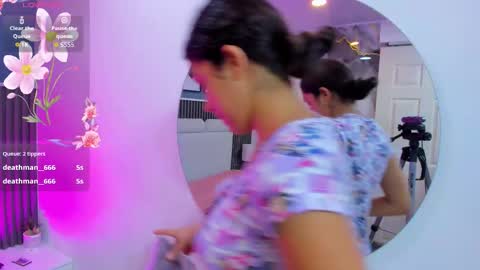 Snapshot of liz__cute chatting on 11.23.25 Lizeth online show from 11.23.25