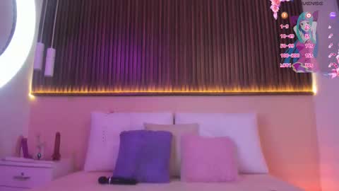 Snapshot of liz_grey_ chatting on 11.30.25 online show from 11.30.25