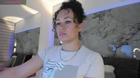 Snapshot of liz_holmes chatting on 09.19.25 Liz online show from 09.19.25