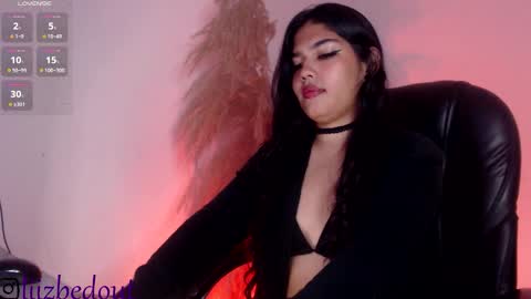 Snapshot of lizbedoutx chatting on 11.21.25 lizbedoutx online show from 11.21.25